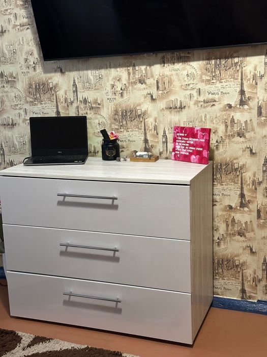 Продам комод с полками