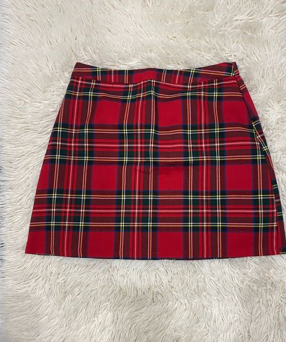 Krótka spódniczka czerwona w kratkę