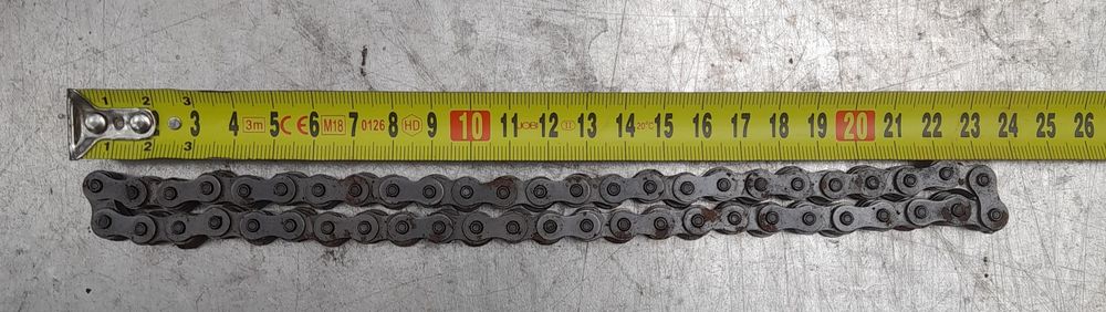 Łańcuch stalowy (rolkowy?)