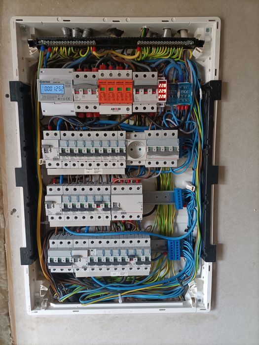 Wykończenia wnętrz, instalacje elektryczne kompleksowo