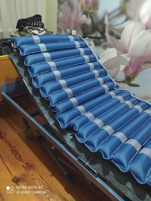 ліжко на колесах з механічним приводом з протипролежневим матрацом