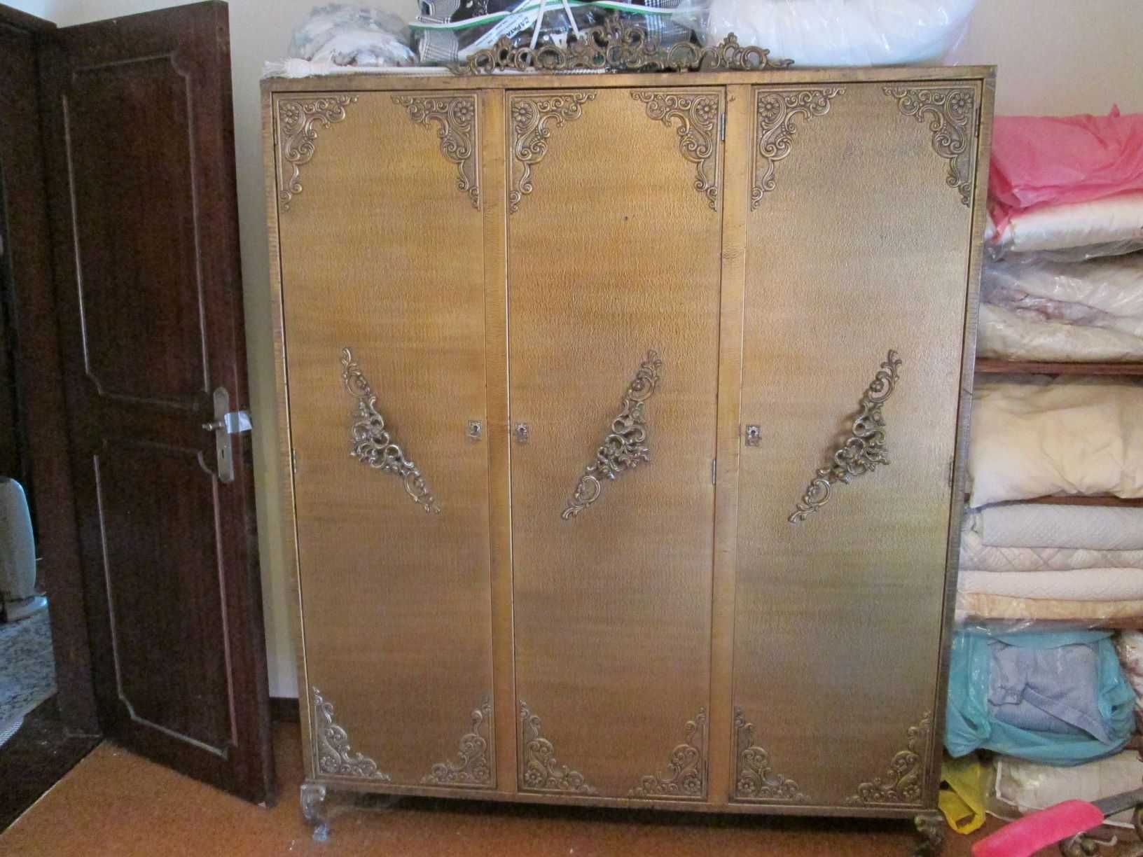 Mobília de Quarto em Dourado