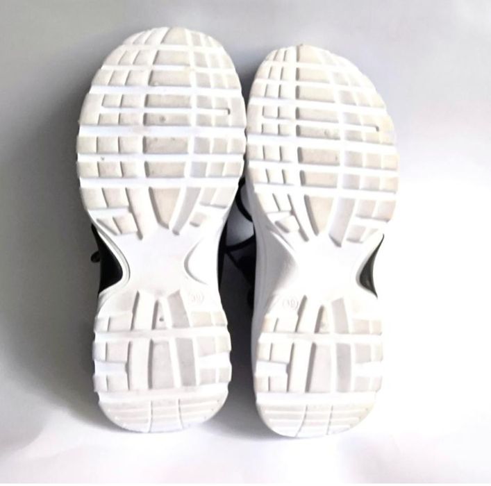 Жіночі кросівки високі