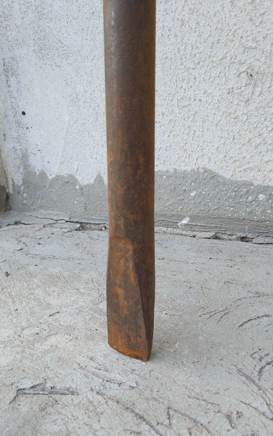 Лом металевий,  будівельний,  довжиною.1720 мм.
