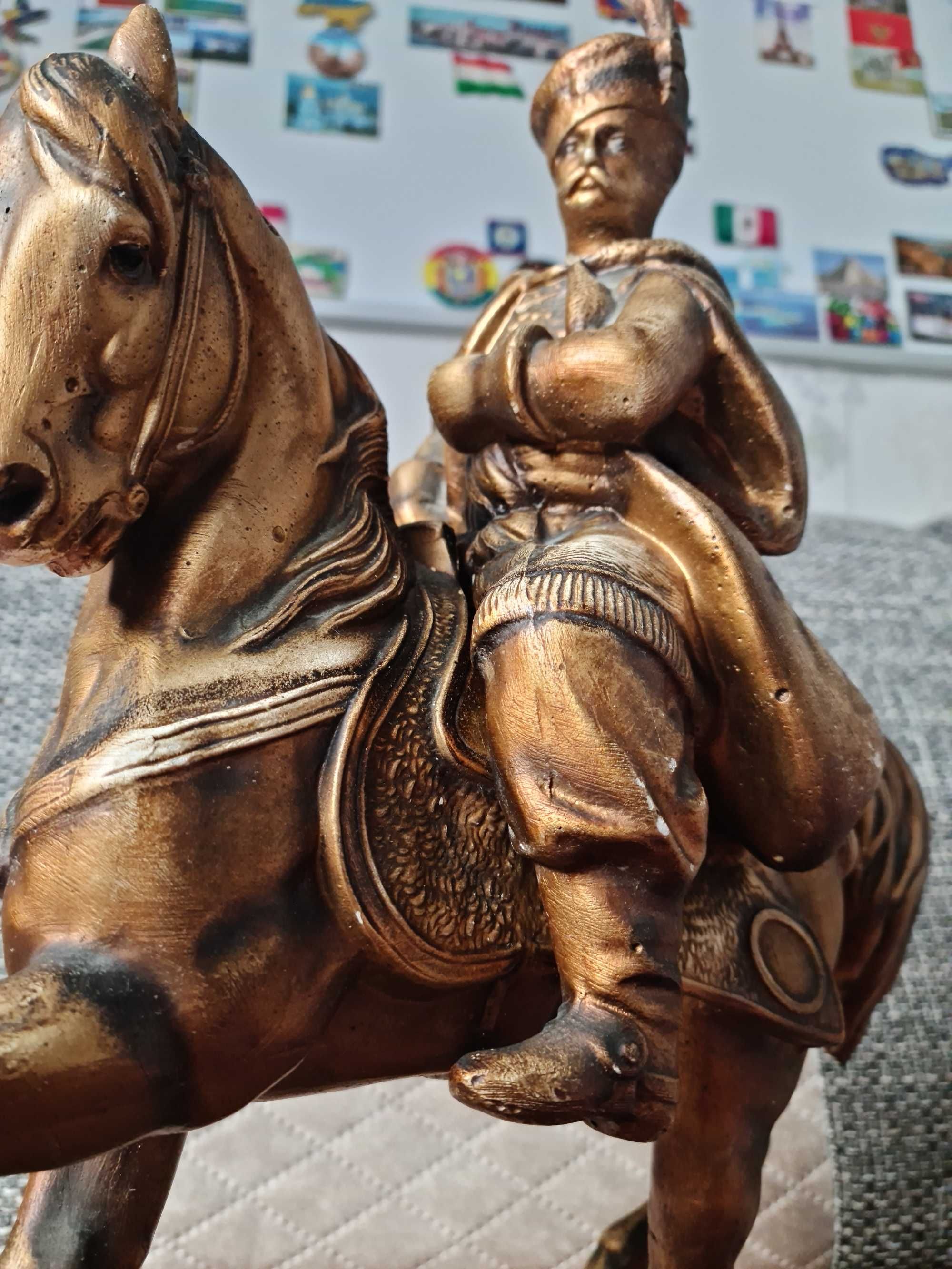 Rzeźba z gipsu Jan III Sobieski na koniu