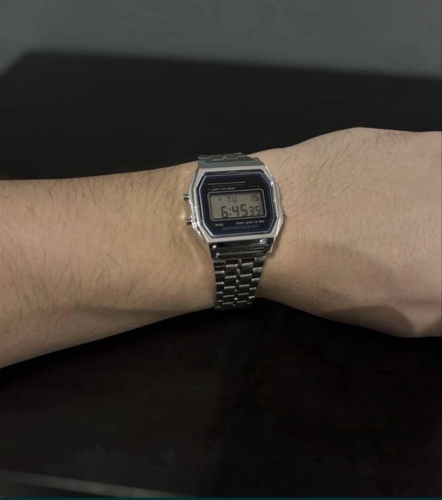 Zegarek elektroniczny retro vintage srebrny na branzolecie