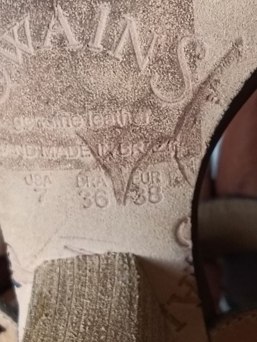 Sandálias em pele genuína