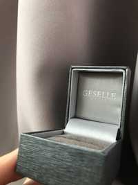 Pudełeczko na pierścionek zaręczynowy Geselle