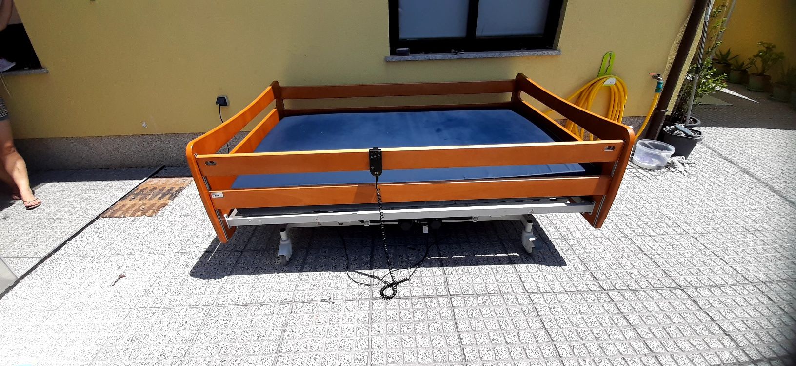 Cama articulada elétrica e elevatória hospitalar  120 cm largura