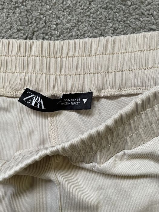 Calças largas caneladas zara