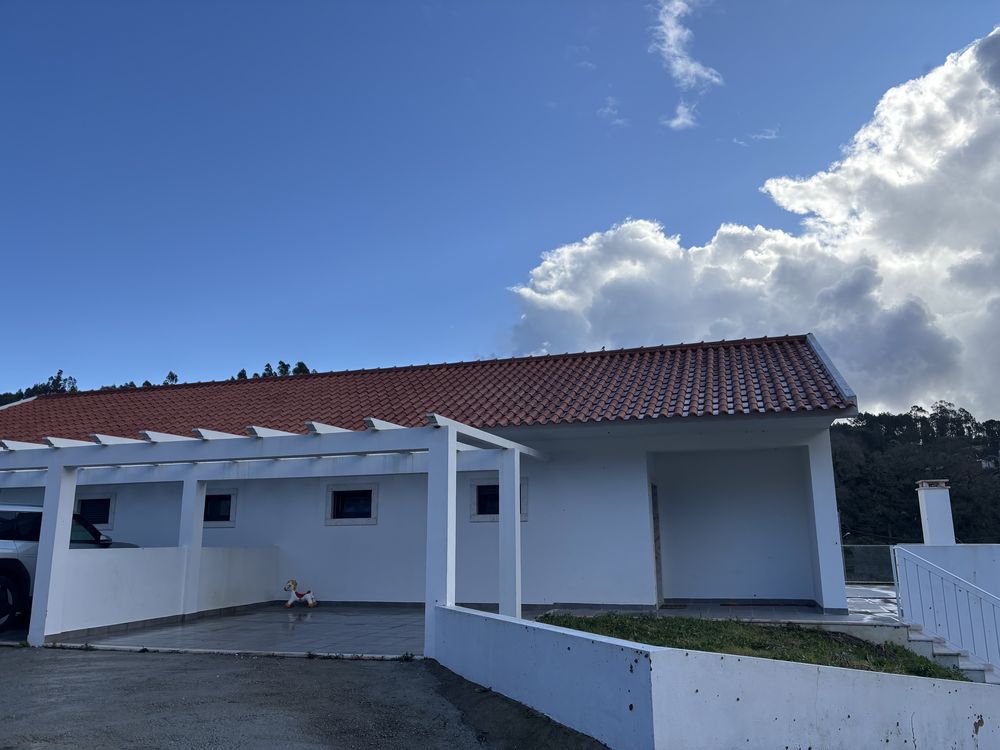 Vivenda com 3 quartos, sala, cozinha, arrecadacao, 3 casas de banho