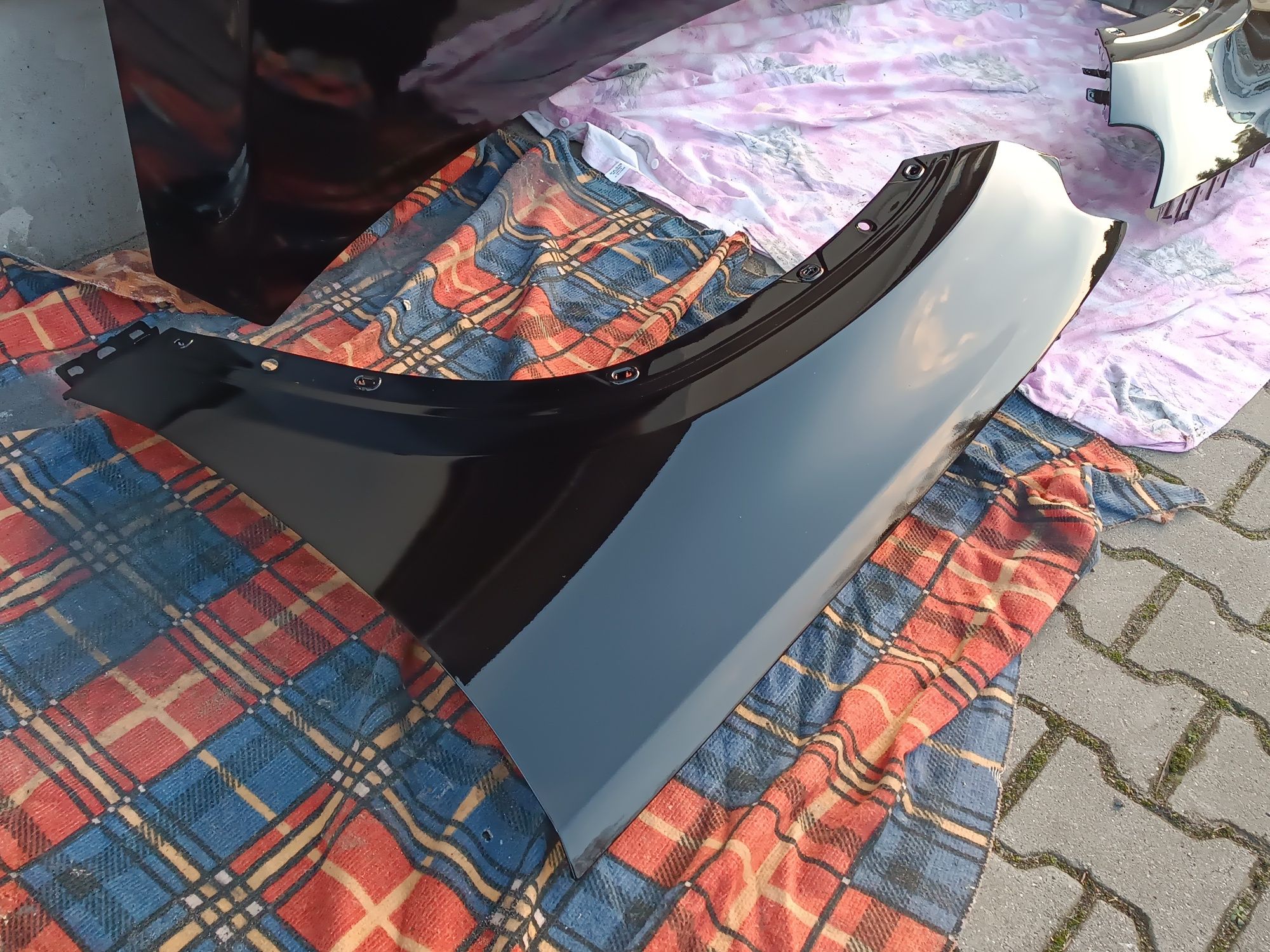 Błotnik przód GLE w167 kod 197/149 do założenia w kolor