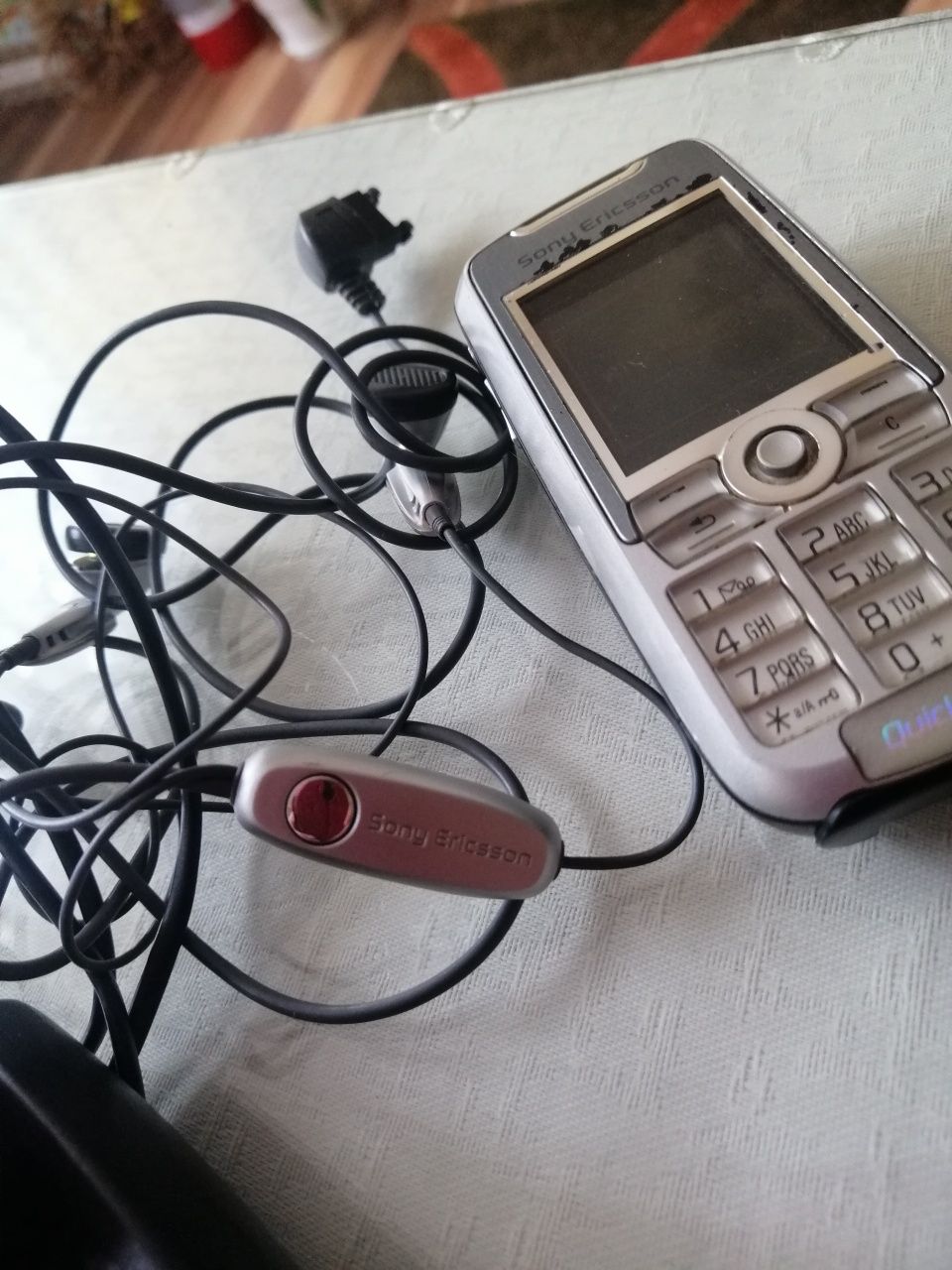 Stary telefon Sony Ericsson K700i dla kolekcjonera