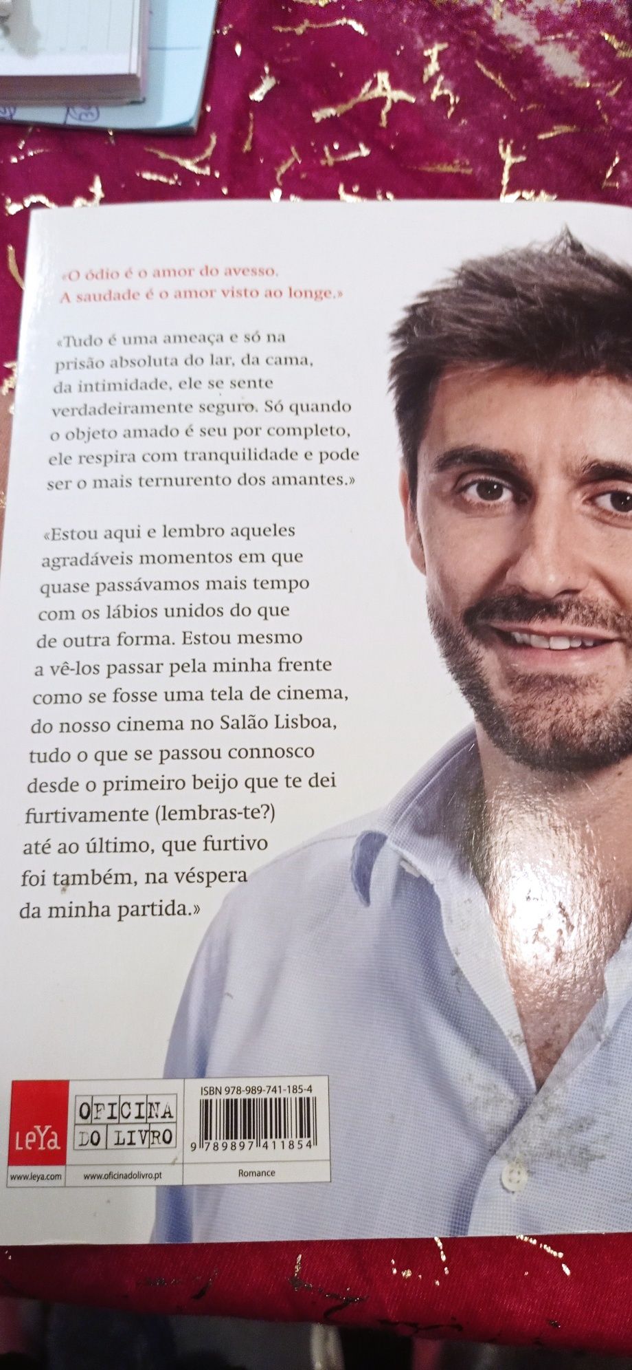 Vendo livro "A fórmula da saudade" de Daniel Oliveira