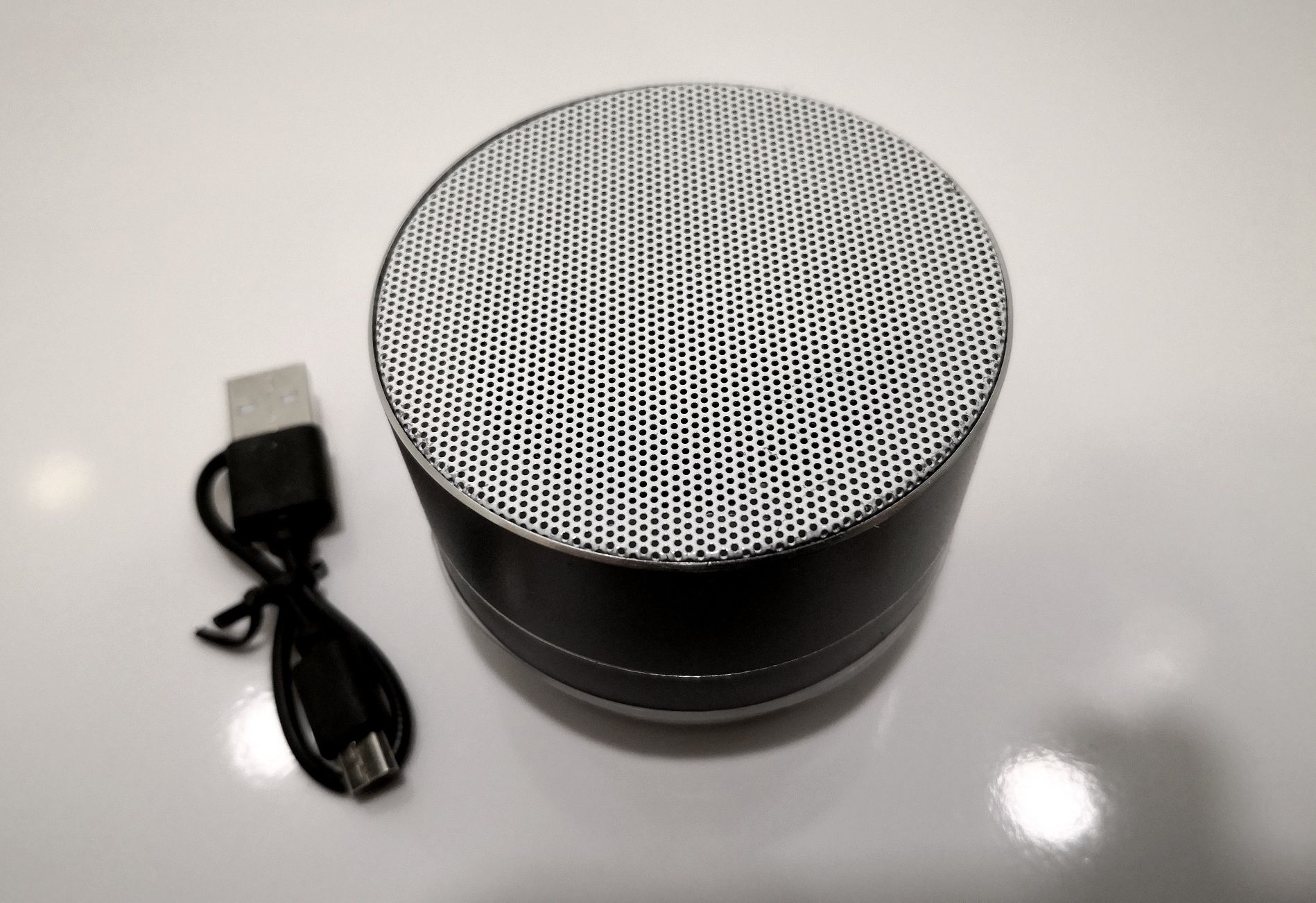 Przenośny głośnik Bluetooth z radiem FM, USB i mikrofonem
