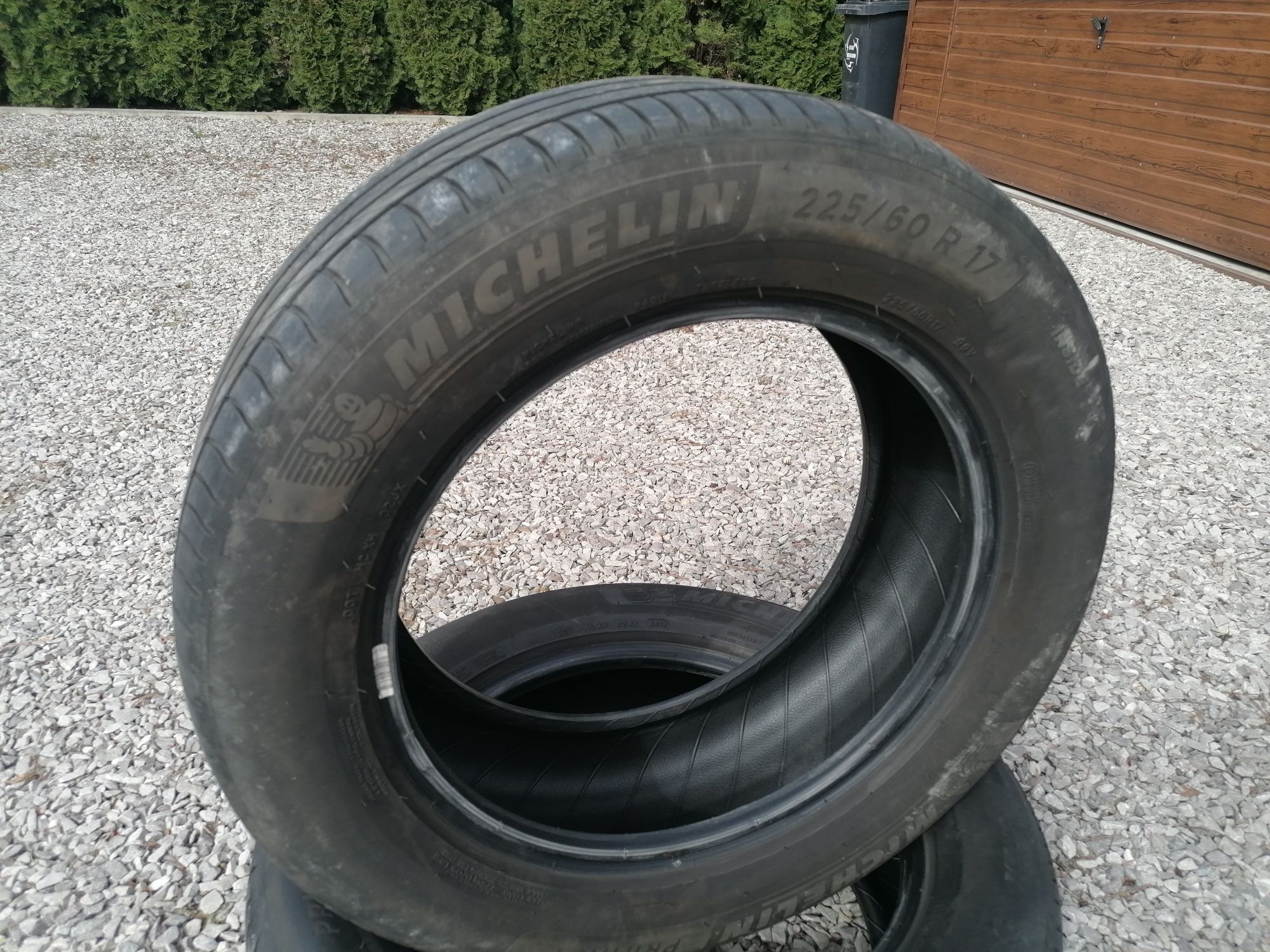 Komplet opon 225/60r17