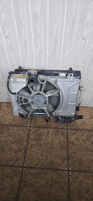 Chłodnica wody wentylator zbiorniczek Toyota Yaris II 1,3