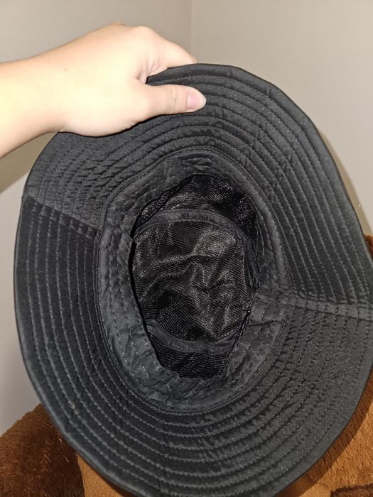 Czarny kapelusz/czapka typu bucket