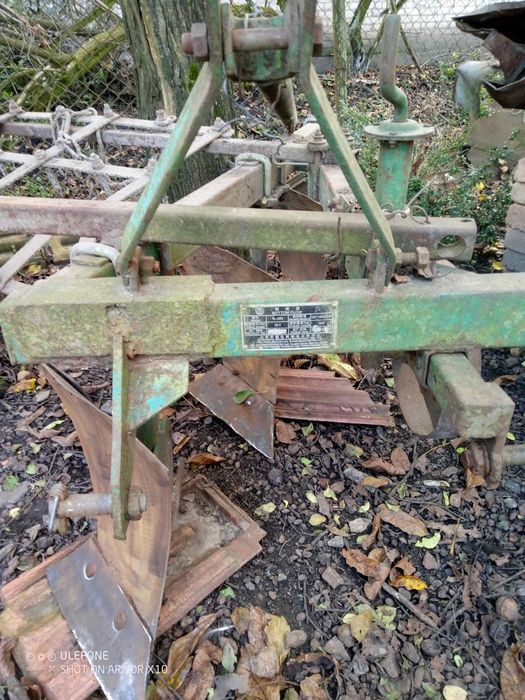 Продається плуг трьохкорпусний