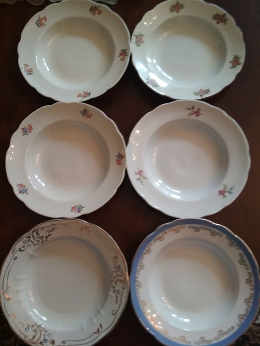 Тарелки  мелкие и глубокие. Баночки для сыпучих