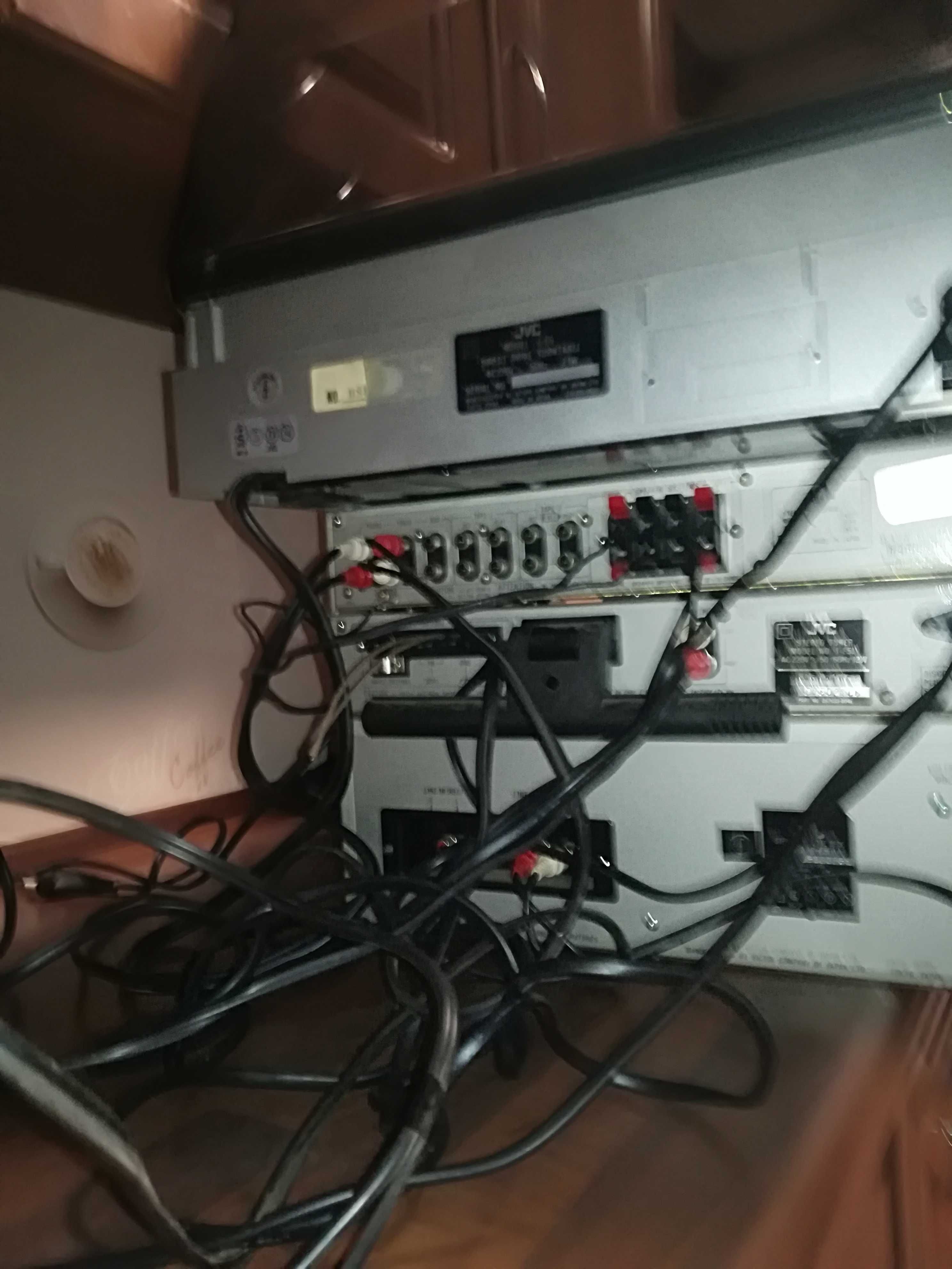 Sprzedam wieżę składankę  firmy JVC