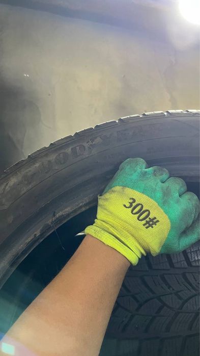 Комплект зимової гуми 195/55/20 Goodyear