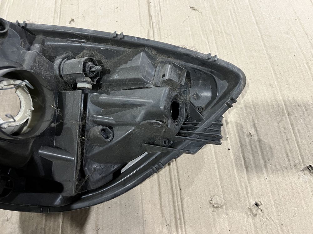 Фара ліва Toyota Yaris 2 2006-2009 Тойота Яріс в наявності.