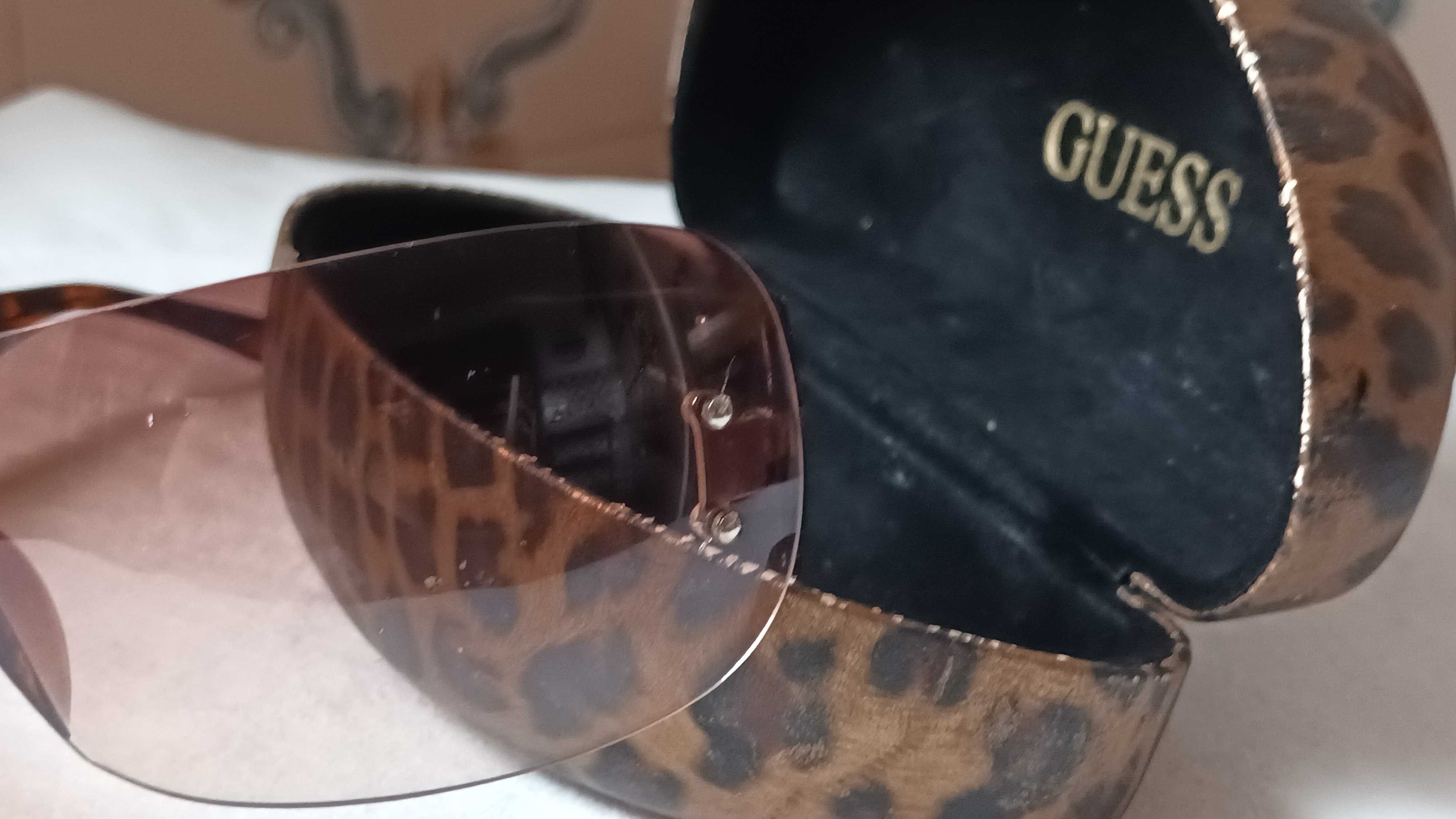 Óculos de sol da marca Guess