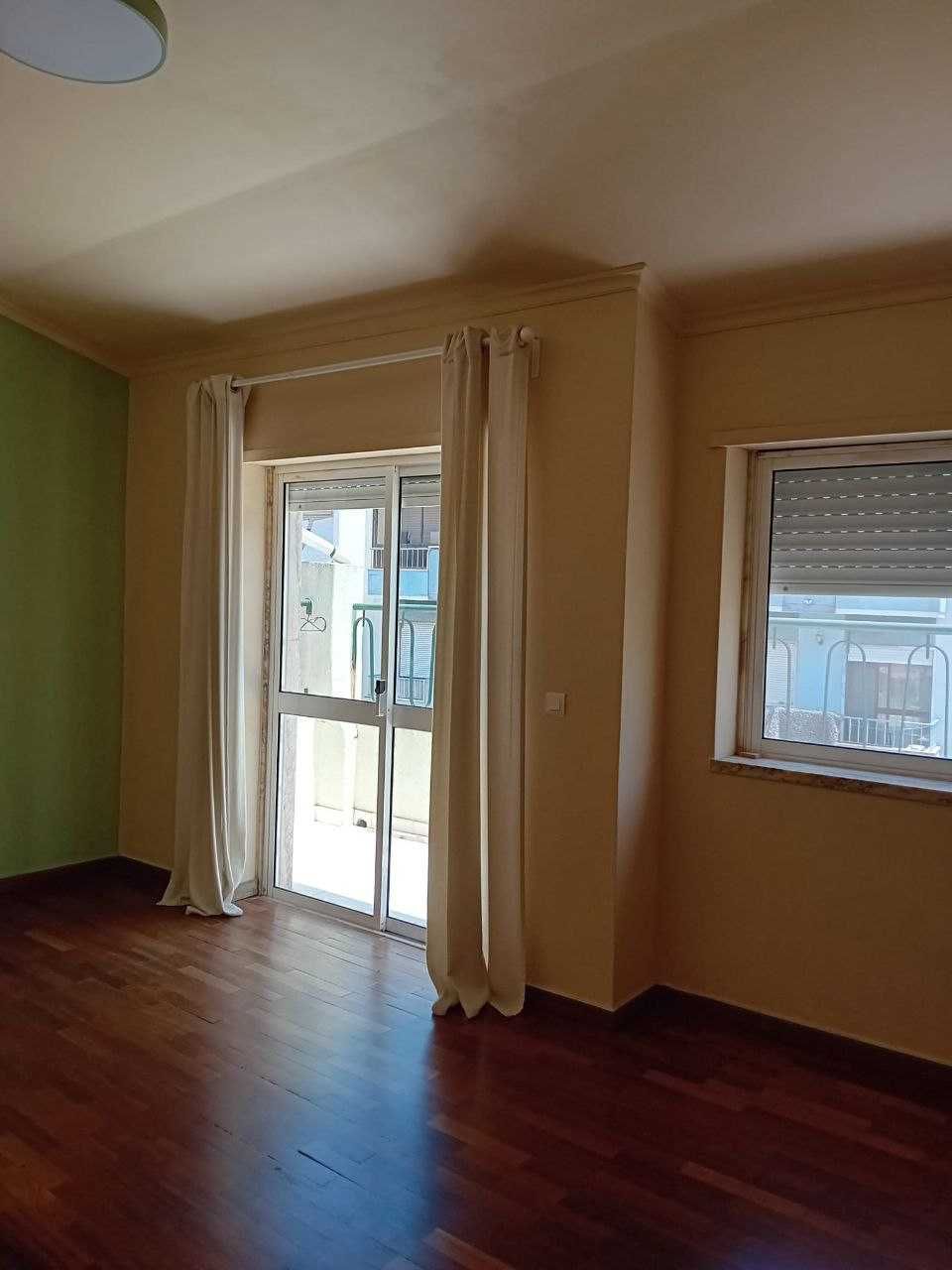 Arrenda-se apartamento T 1  Almada