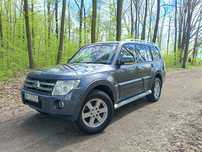 Mitsubishi Pajero IV 3.8 V6 Benzyna 7 osób  Europa
