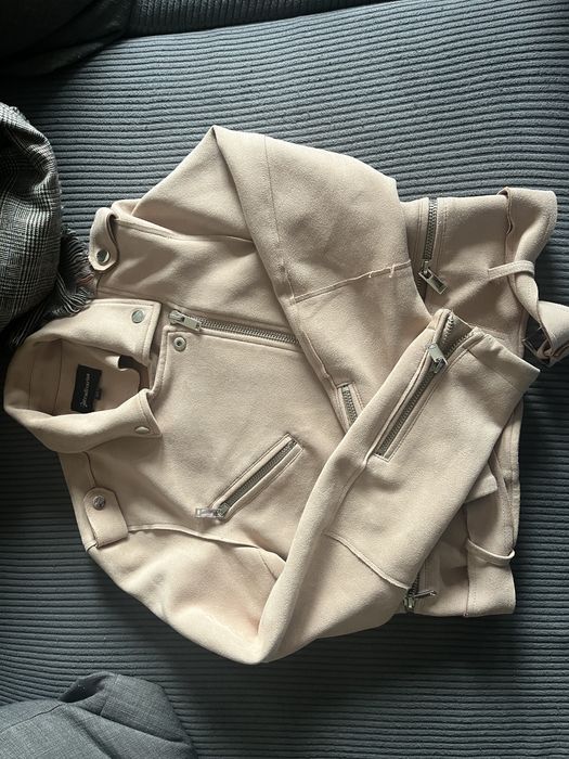 Pudrowy róż kurtka ramoneska Stradivarius