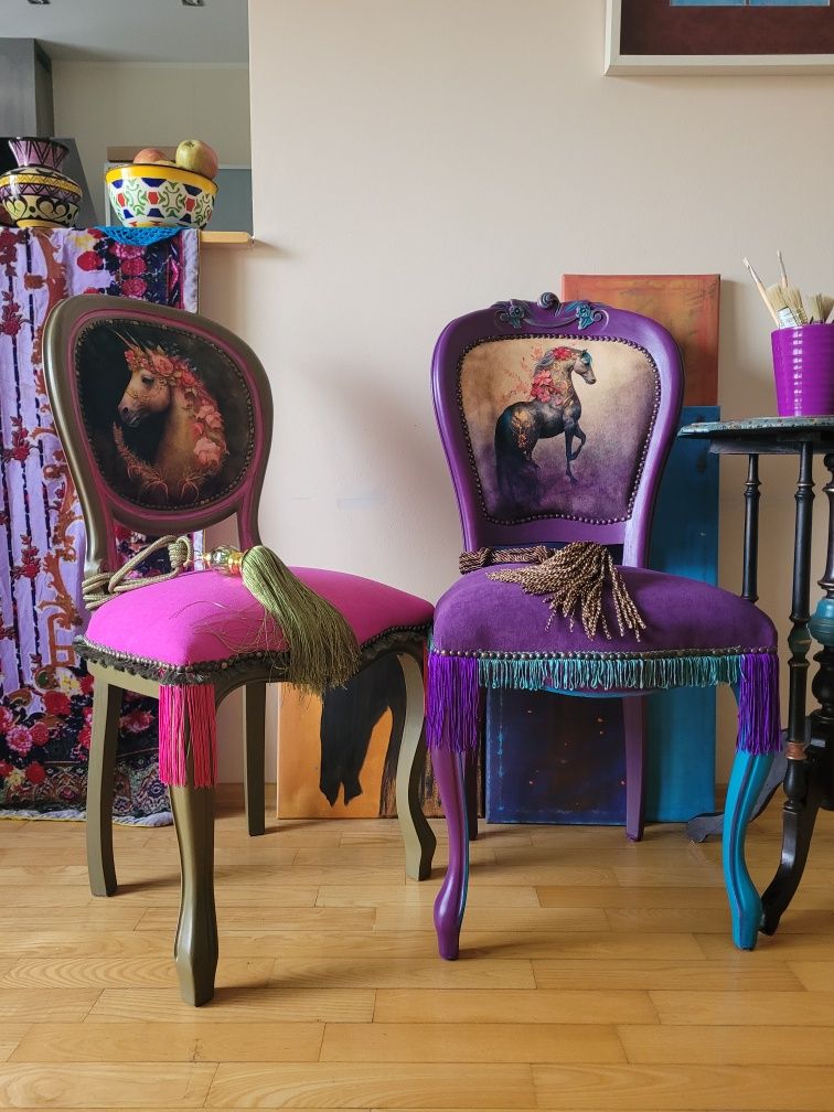Antyczne krzesła po renowacji