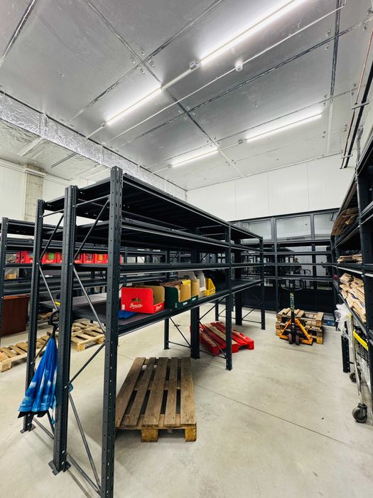 Продаж торгового місця на ринку Шувар, 80 м.кв., (є холодильник)