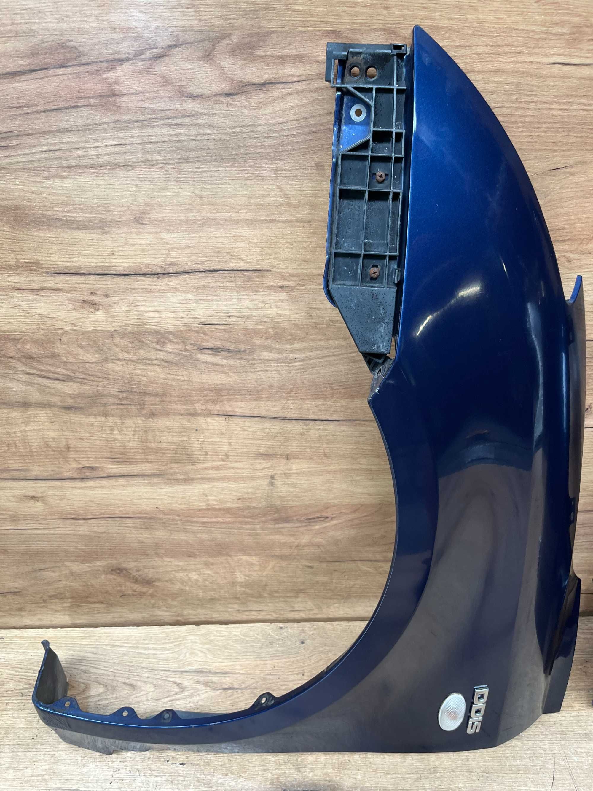 Błotnik przedni lewy prawy Suzuki Swift Mk6 kolor zch