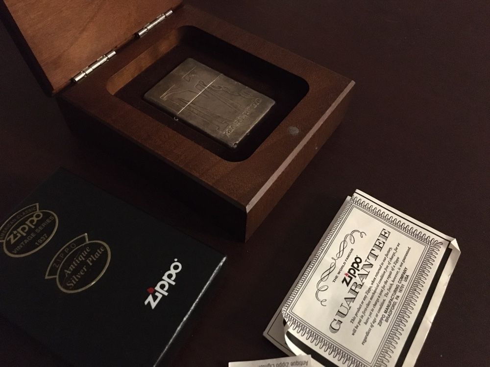 Isqueiro Zippo (edicao especial marlboro)