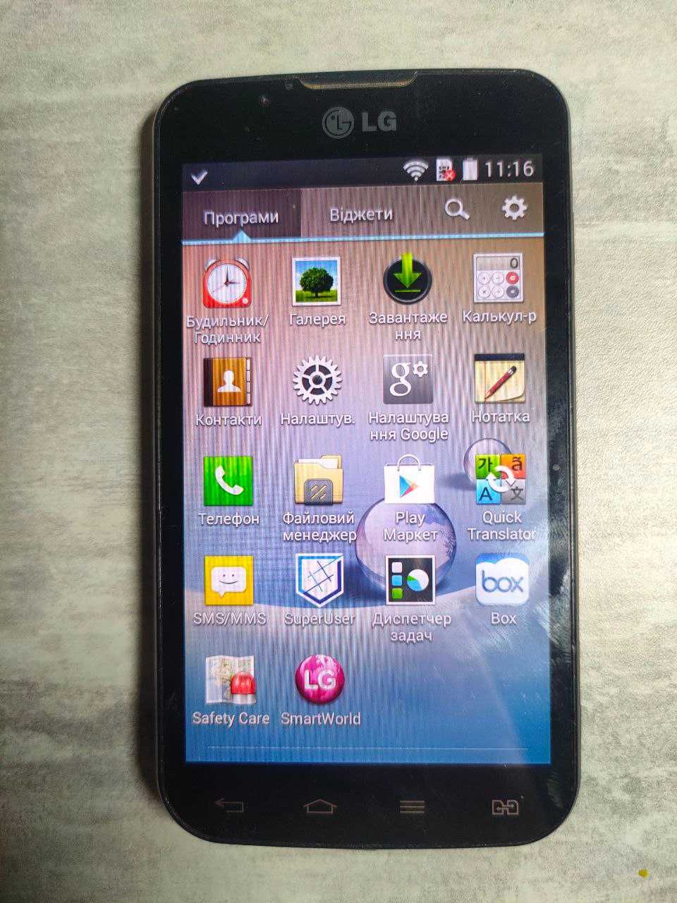 Смартфон LG P-715