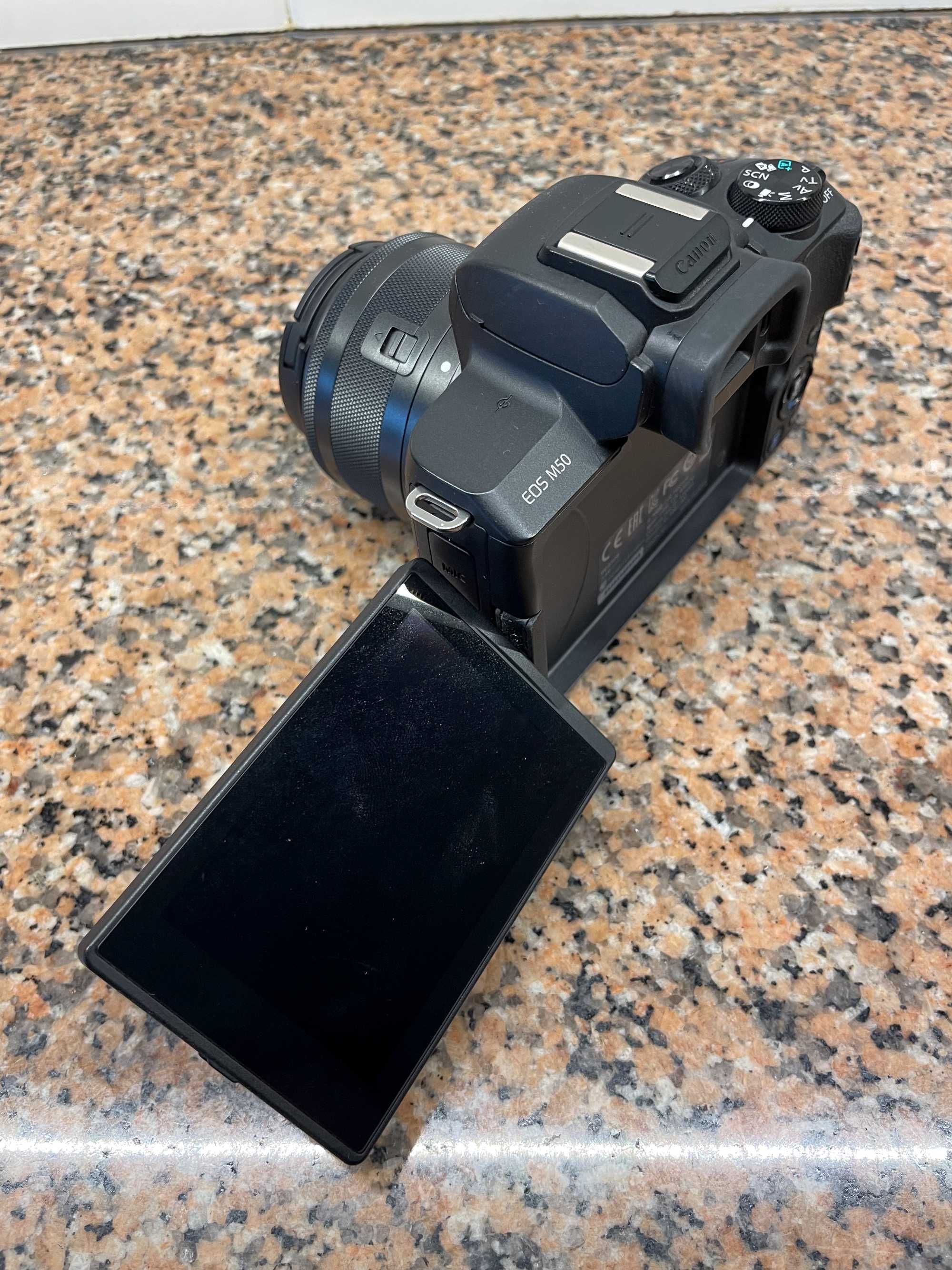 Canon M50 (c/ lente kit) + Lente Sigma + Lente Canon 50mm + Baterias