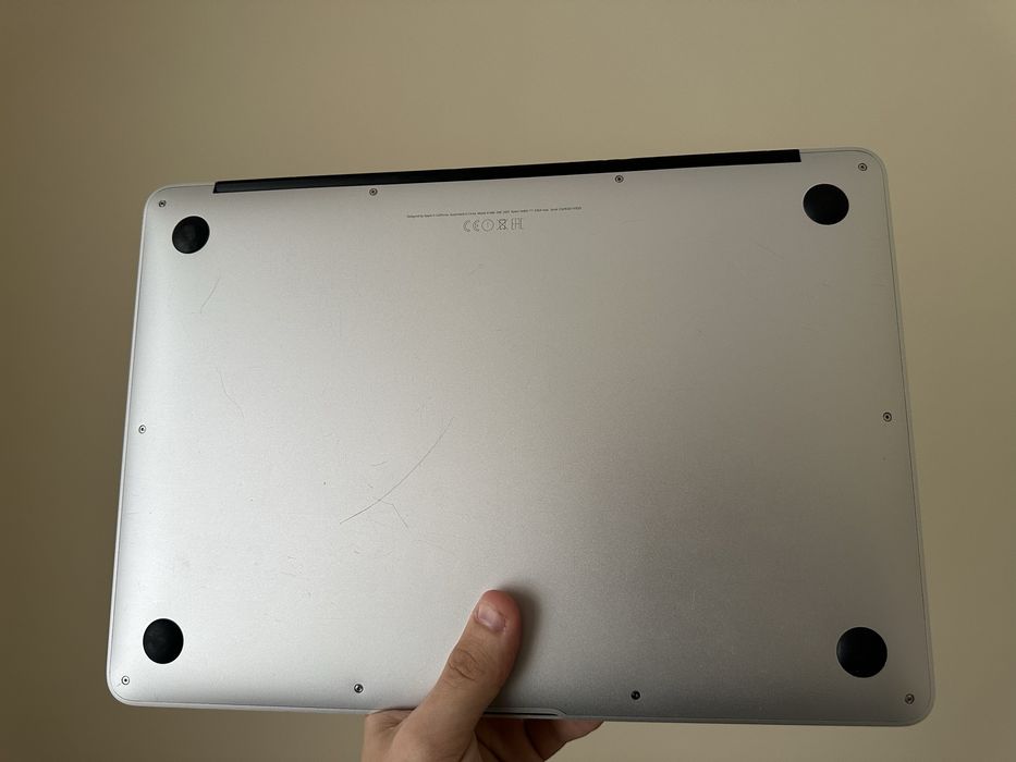 Продам Macbook Air 13” 2015p
