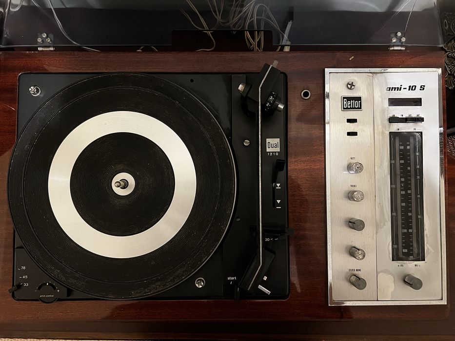 Gira-discos vintage marca DUAL