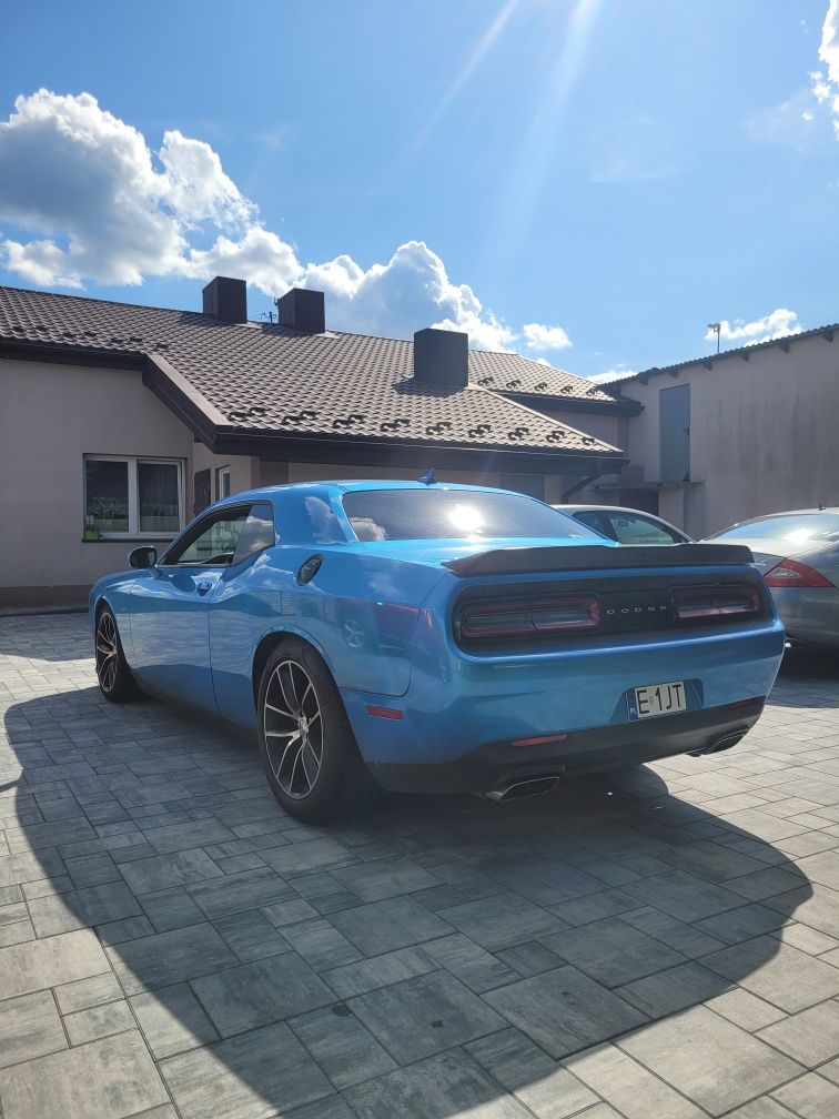 Dodge challenger SRT 6.4 v8 manual "scat pack"