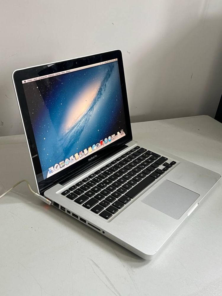 Ноутбук Apple MacBook pro i5/4ram/500HDD