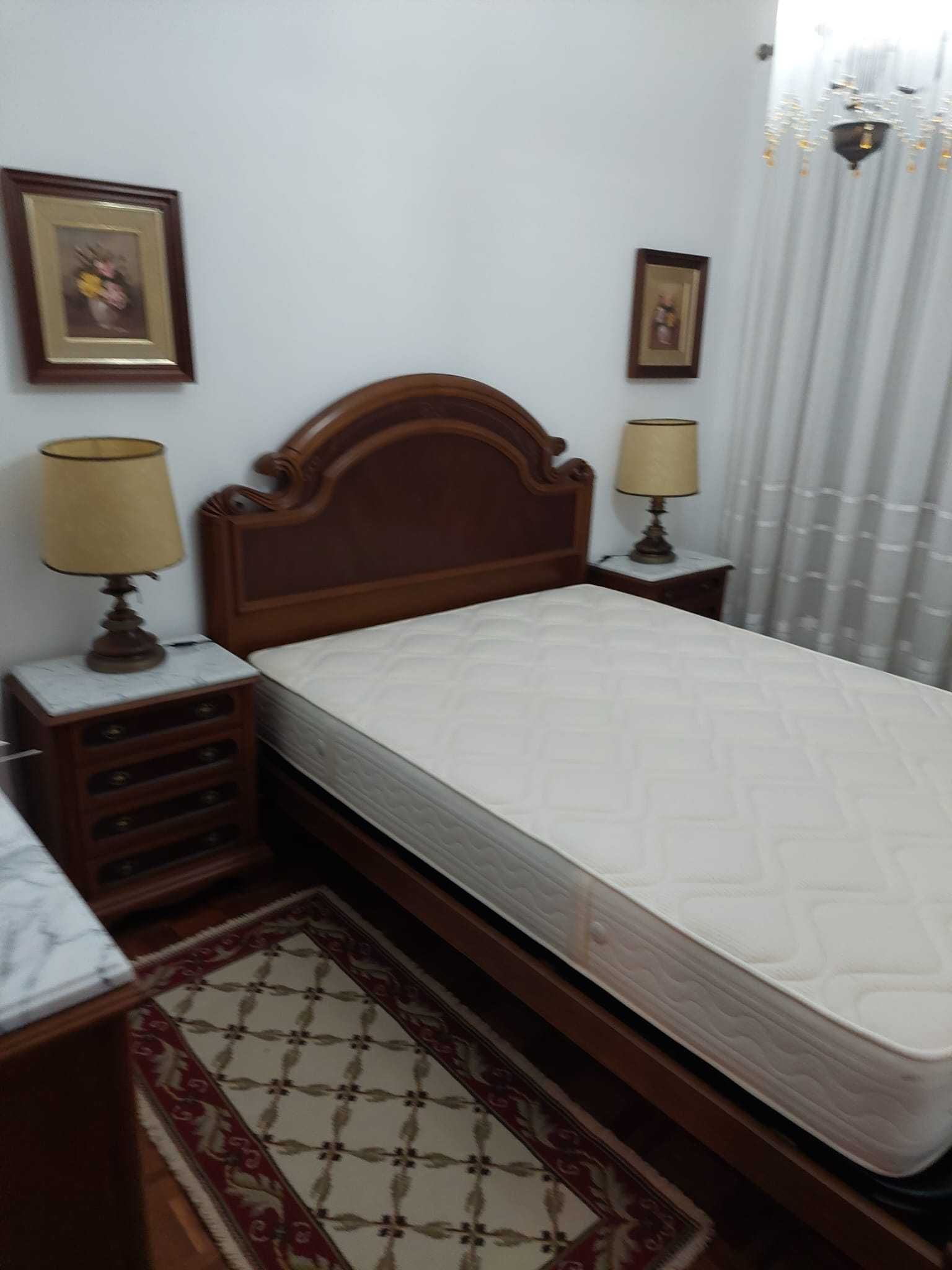 Conjunto de quarto em excelente condição.