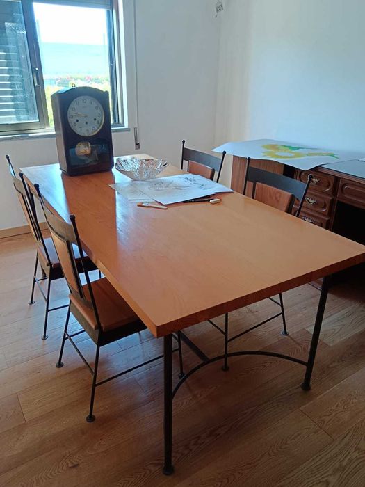 Mobília de Sala de Jantar (mesa + cadeiras + aparador) - Pinho