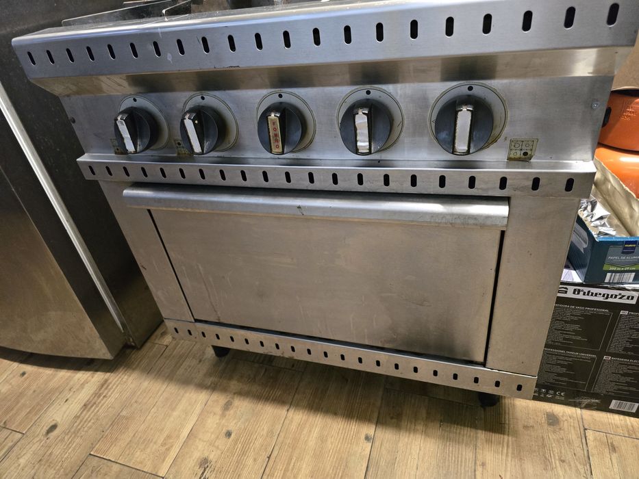Fogão com forno tudo em inox em excelente condições
