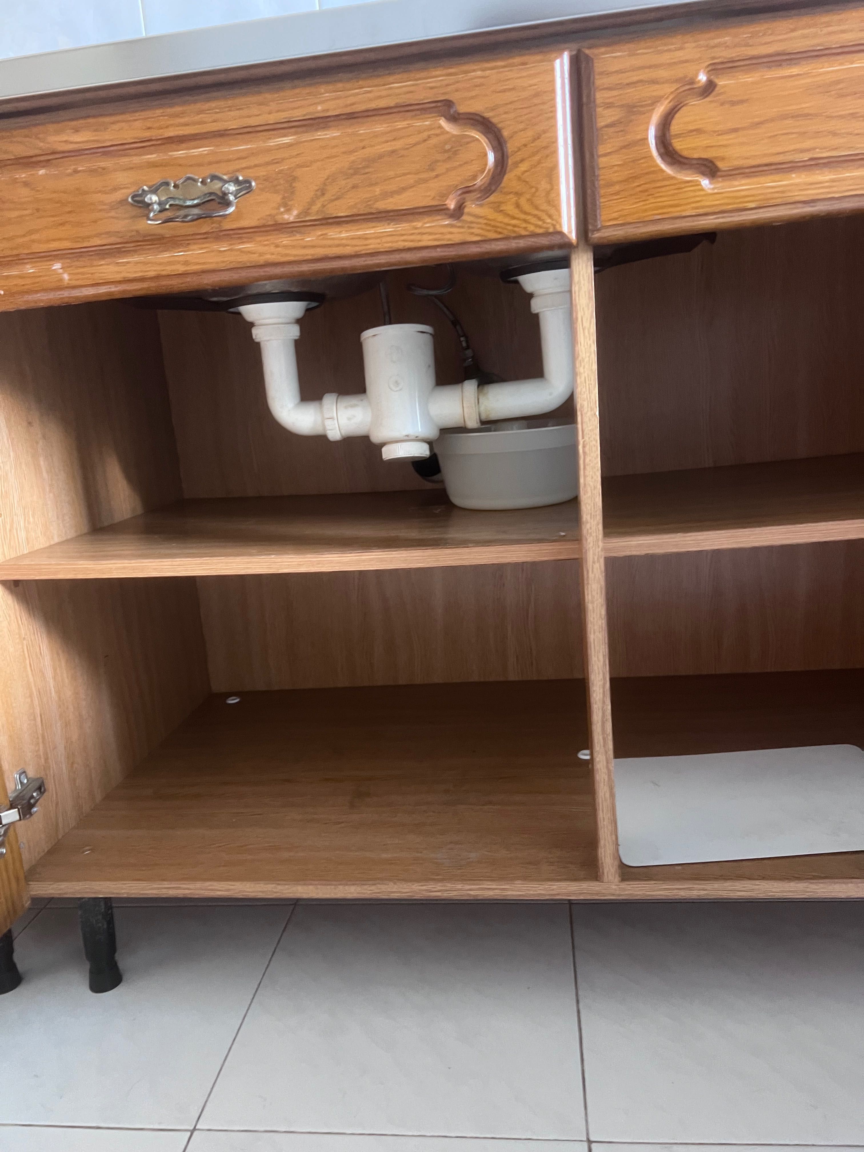 Vendo cozinha com armários superior e inferiores e pedra bancada