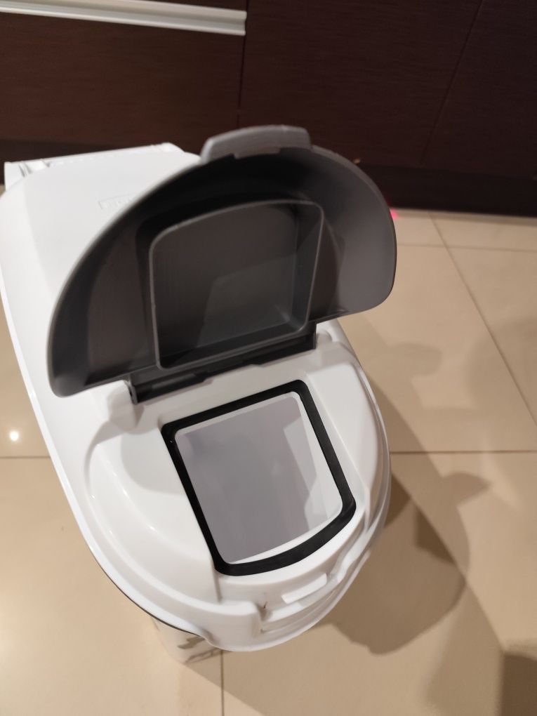 Pojemnik na karmę Curver 23l 10 kg