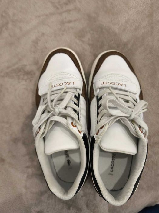 Tênis Lacoste em bom estado