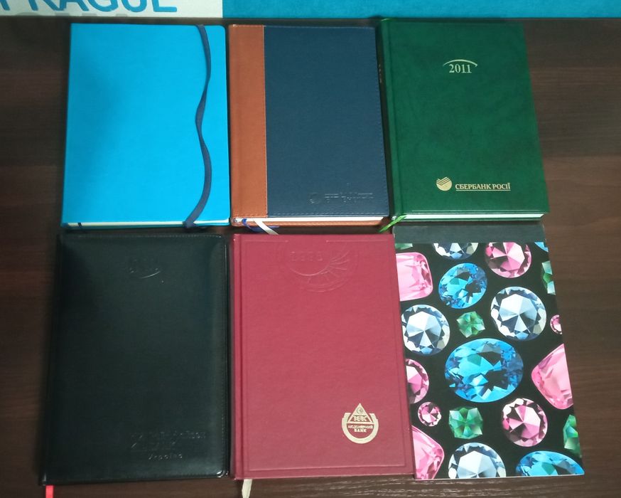 Канцтовари. Записник, блокнот, олівці, закладка, папка, спірограф