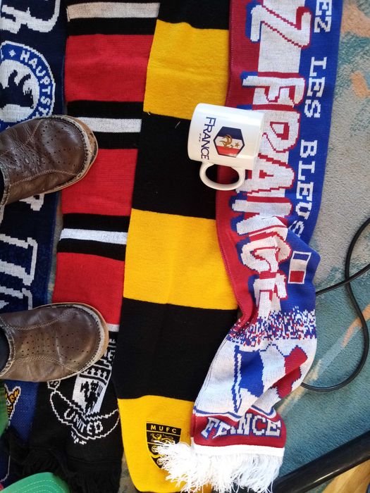 Szaliki 10 szt Liverpool man utd Berlin gadżety flagi kubek Francja