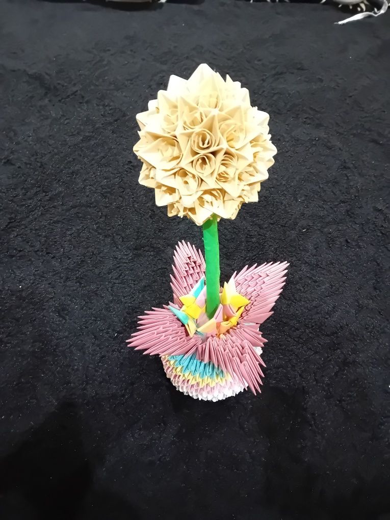 Kwiat w doniczce z origami papierowy